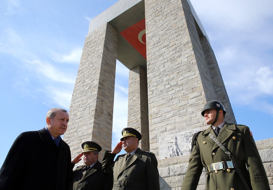 epa05856262 A handout photo made available by the Turkish President Press office shows Turkish President Recep Tayyip Erdogan (L) attending a ceremony marking the 102nd anniversary of the end of Galli ...