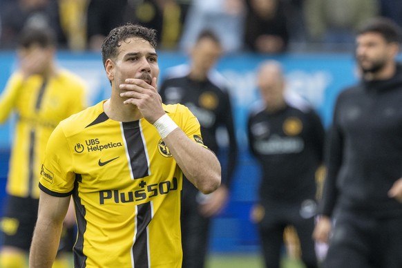 Die Spieler von YB mit Filip Ugrinic, mitte, reagieren nach der 5:0 Niederlage nach dem Super League Meisterschaftsspiel zwischen dem FC Luzern und dem BSC Young Boys vom Sonntag, 13. April 2025 in Lu ...