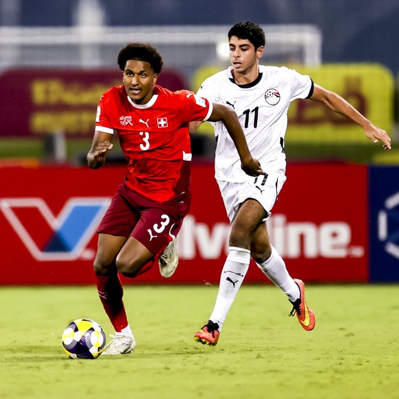 Switzerland&#039;s Olivier Mambwa, left, fights for the ball with Egypt&#039;s Yassin Hossam, right, during the FIFA Under-17 World Cup, round of 32 soccer match between Switzerland and Egypt, at the  ...