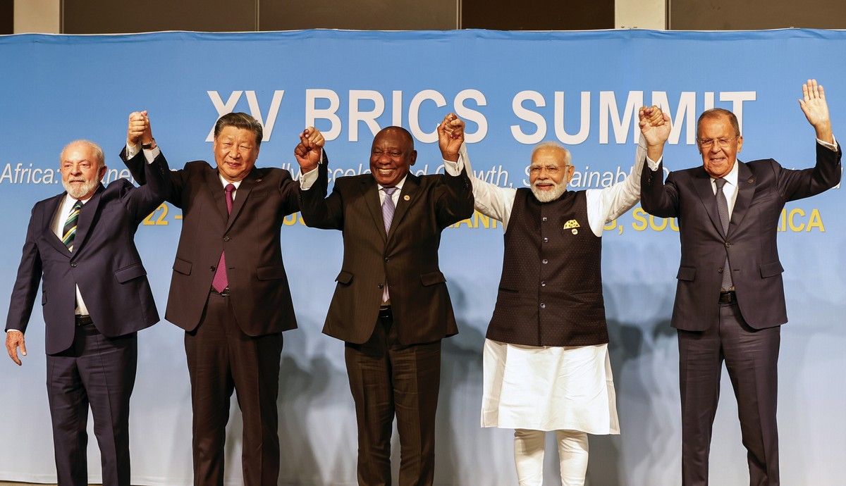 epa10815042 (L-R) President of Brazil Luiz Inacio Lula da Silva, President of China Xi Jinping, South African President Cyril Ramaphosa, Prime Minister of India Narendra Modi and Russia's Foreign ...