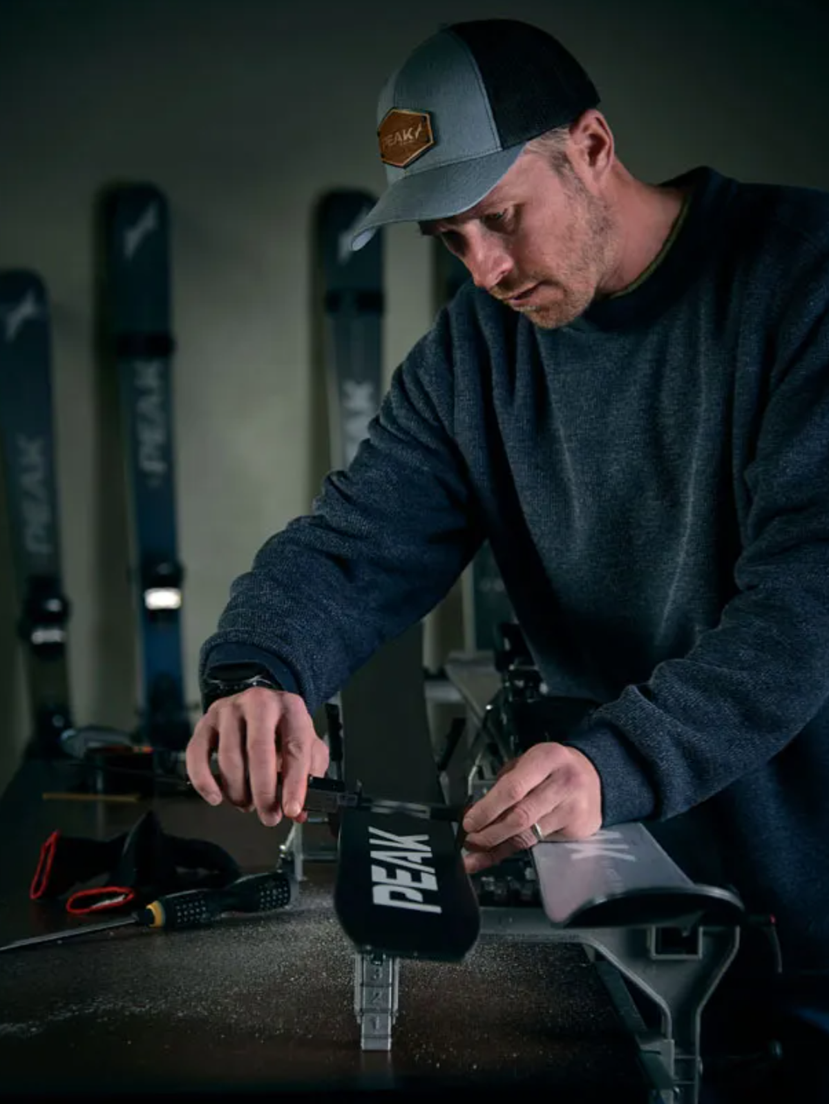Bode Miller avec l'un de ses modèles.
