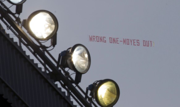 Das nicht gerade freundliche Flugzeug-Banner.