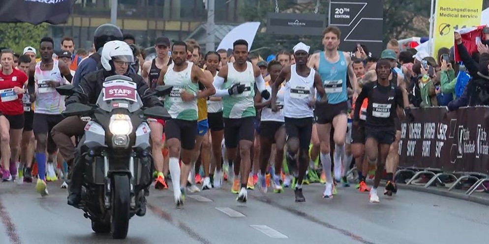 Am Sonntagmorgen um 8 Uhr fiel der Startschuss zum 20. Zürich Marathon auf der Quaibrücke. Knapp 3600 Läuferinnen und Läufer nahmen die Strecke von 42'195 Kilometern in Angriff.