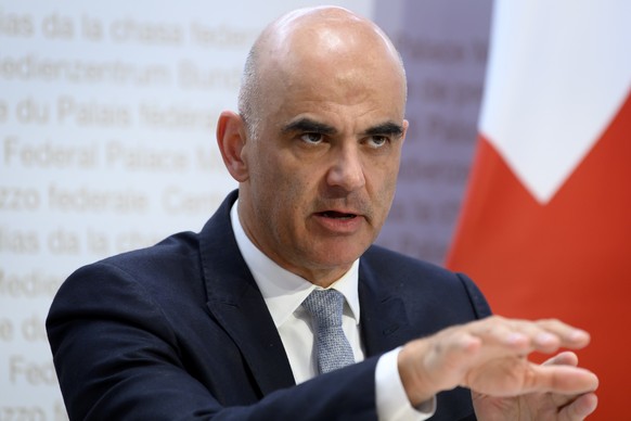 Bundesrat Alain Berset spricht waehrend einer Medienkonferenz ueber die neusten Entscheide des Bundesrates zur Coronavirus-Pandemie, am Mittwoch, 25. August 2021, in Bern. (KEYSTONE/Anthony Anex)