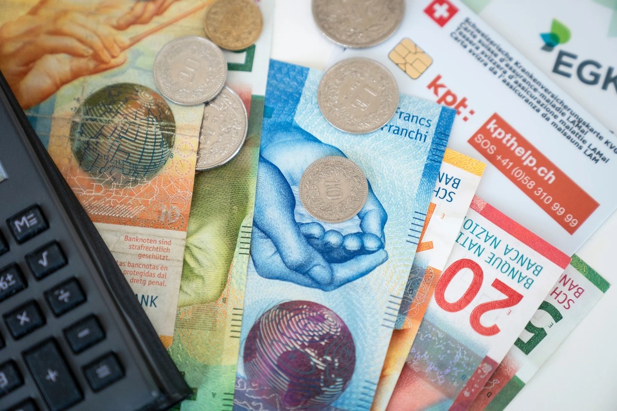 Changer de caisse d'assurance maladie permet de faire des économies, tout comme opter pour le modèle avec médecin de famille.