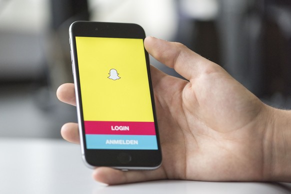 The video instant messaging app Snapchat on a smart phone photographed in Zurich, Switzerland, on November 13, 2015. (KEYSTONE/Christian Beutler)

Die App des Video Instant Messaging-Dienstes Snapchat ...