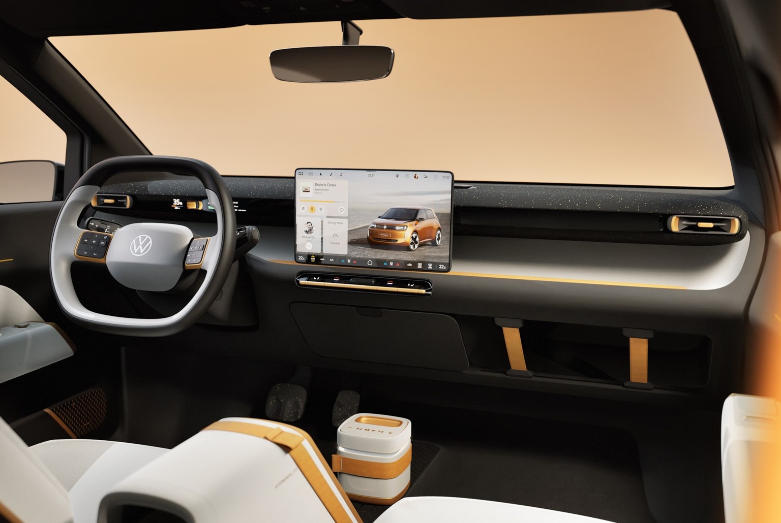 Ein modernes Cockpit mit richtigen Tasten am Lenkrad und unter dem Bildschirm.