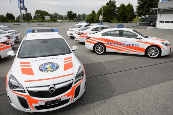 Une nouvelle voiture Opel Insigna OPC de la Police Cantonale Vaudoise est photographiee lors de sa presentation ce mardi 9 septembre 2014 au centre de la Blecherette a Lausanne. (KEYSTONE/Laurent Gill ...