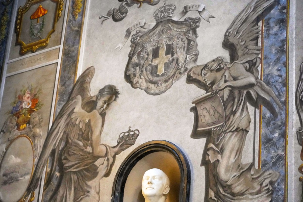 A restored chapel with Angels depicted on a fresco to the memory of late Italy's King Umberto II is seen inside the Basilica of St. Lawrence in Lucina in Rome, Sunday, Feb. 1, 2026. (AP Photo/Gre ...