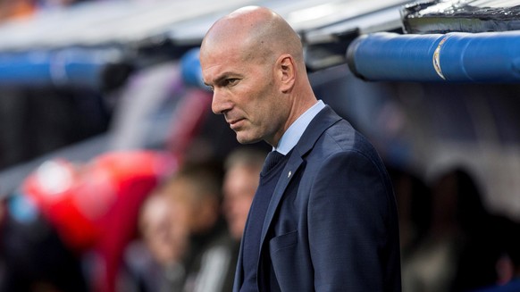 epa06705244 Real Madrid&#039;s head coach Zinedine Zidane during the UEFA Champions League semi finals second leg match between Real Madrid and Bayern Munich at Santiago Bernabeu stadium in Madrid, Sp ...