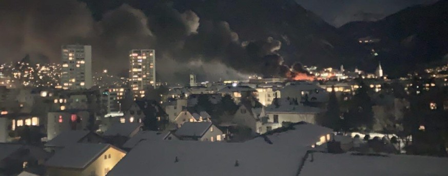 Das Feuer in Chur war auch aus grosser Distanz zu sehen.&nbsp;