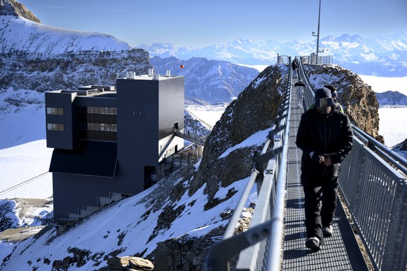 epa11720328 The newly inaugurated restaurant &#039;Botta&#039; features a solar panel facade at the Glacier 3000 resort in Les Diablerets, Ormont-Dessus, Switzerland, 14 November 2024. The restaurant, ...