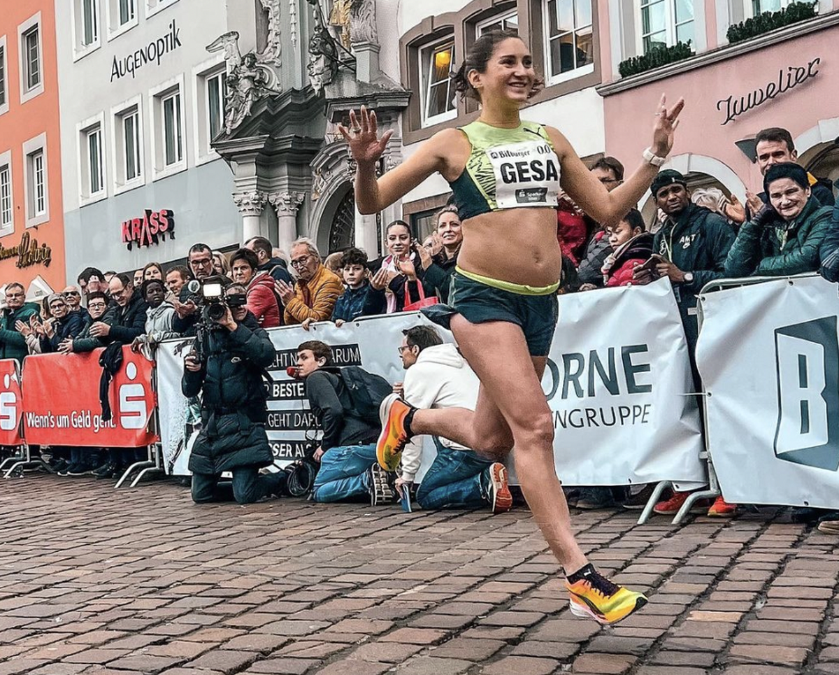 Gesa Krause a couru la «Silvesterlauf» de Trèves en Allemagne enceinte de cinq mois, ce qui n'a pas plu à tout le monde.