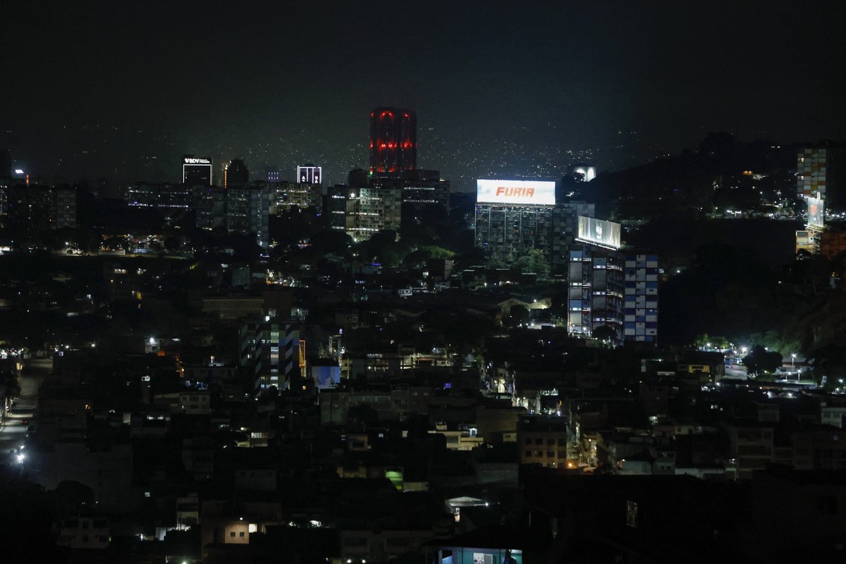 Explosions heard in Venezuela s capital amid US tensions CARACAS, VENEZUELA - JANUARY 3: Night view of Caracas taken after a series of explosions heard on January 3, 2026. At around 2:00 a.m. 0600 GMT ...