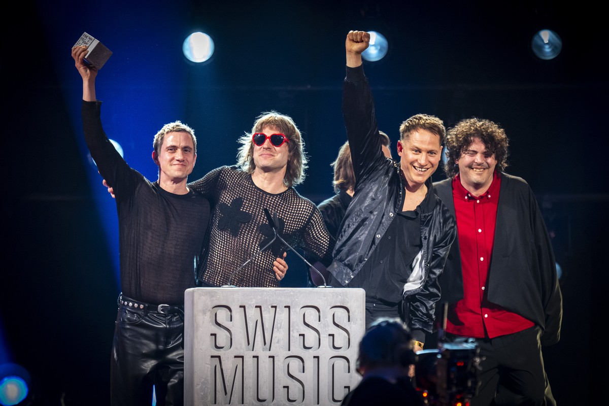 Best Live Act Hecht thanks for winning at the award ceremony of the Swiss Music Awards in Zurich, Switzerland, on Thursday, March 19, 2026. (KEYSTONE/Andreas Becker)