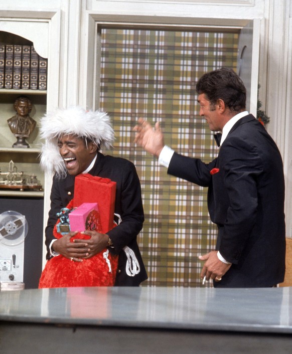 HOLLYWOOD, CA - 1967: Dean Martin and Sammy Davis, Jr. perform during the taping of ?The Dean Martin Christmas Special on NBC? circa 1967 in Hollywood, California. (Photo by Martin Mills/Getty Images)