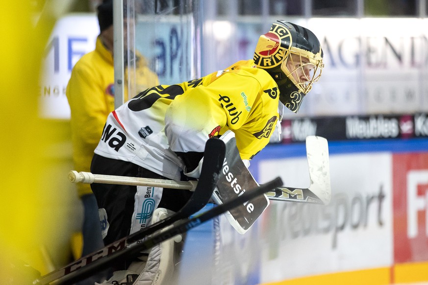 Le gardien bernois Leonardo Genoni, lors de la rencontre du championnat suisse de hockey sur glace de National League entre le HC Fribourg-Gotteron, HCFG, et SC Bern, SCB, ce samedi, 27 octobre 2018 a ...