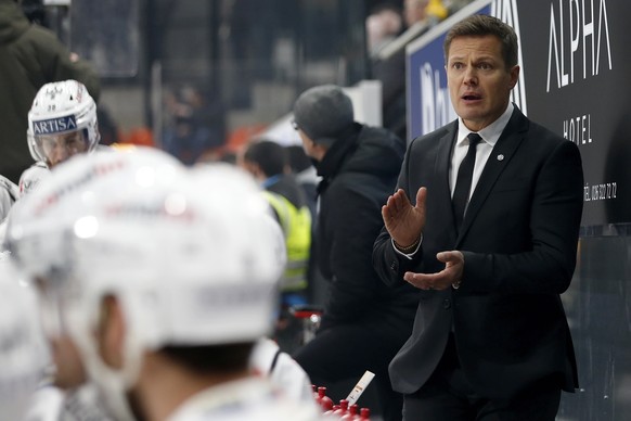 Luganos Cheftrainer Sami Kapanen gibt Anweisungen, im Eishockey Meisterschaftsspiel der National League zwischen dem HC Fribourg Gotteron und dem HC Lugano, am Dienstag, 3. Dezember 2019, in der BCF A ...