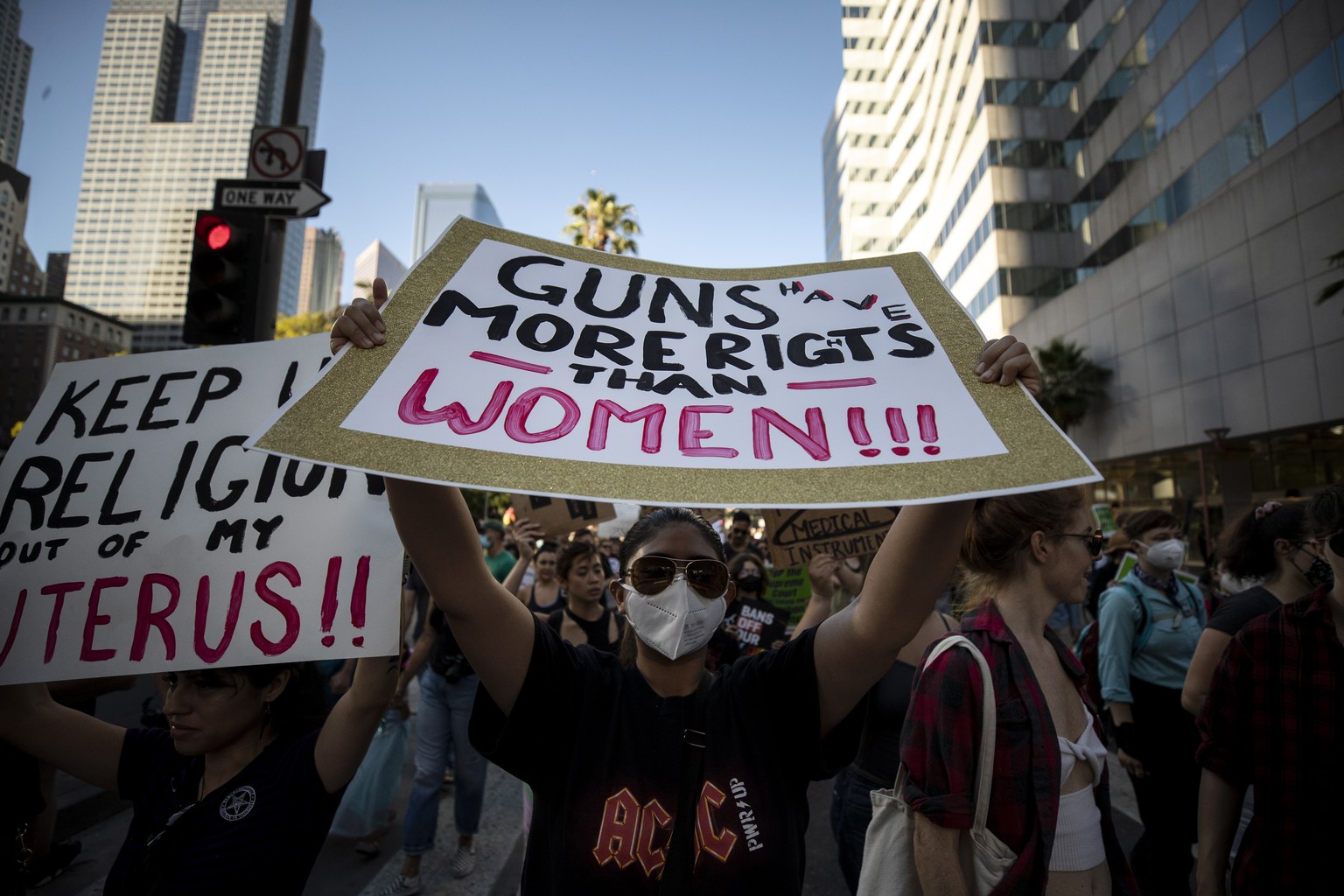 epa10033090 Pro-choice demonstrators protest following the decision by the US Supreme Court to overturn the Roe v. Wade ruling, in Los Angeles, California, 24 June 2022. The US Supreme Court ruled on  ...