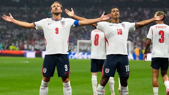 England's Jude Bellingham (10) celebrates with teammate Harry Kane (9) after scoring his team's first goal during the World Cup round of 16 soccer match between Mexico and England in Mexico  ...