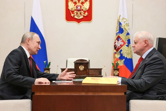 Russia: Russia s President Putin meets with Spravedlivaya Rossiya Party leader Mironov RUSSIA, MOSCOW REGION - FEBRUARY 14, 2023: Russia s President Vladimir Putin L and Spravedlivaya Rossiya - Za Pra ...