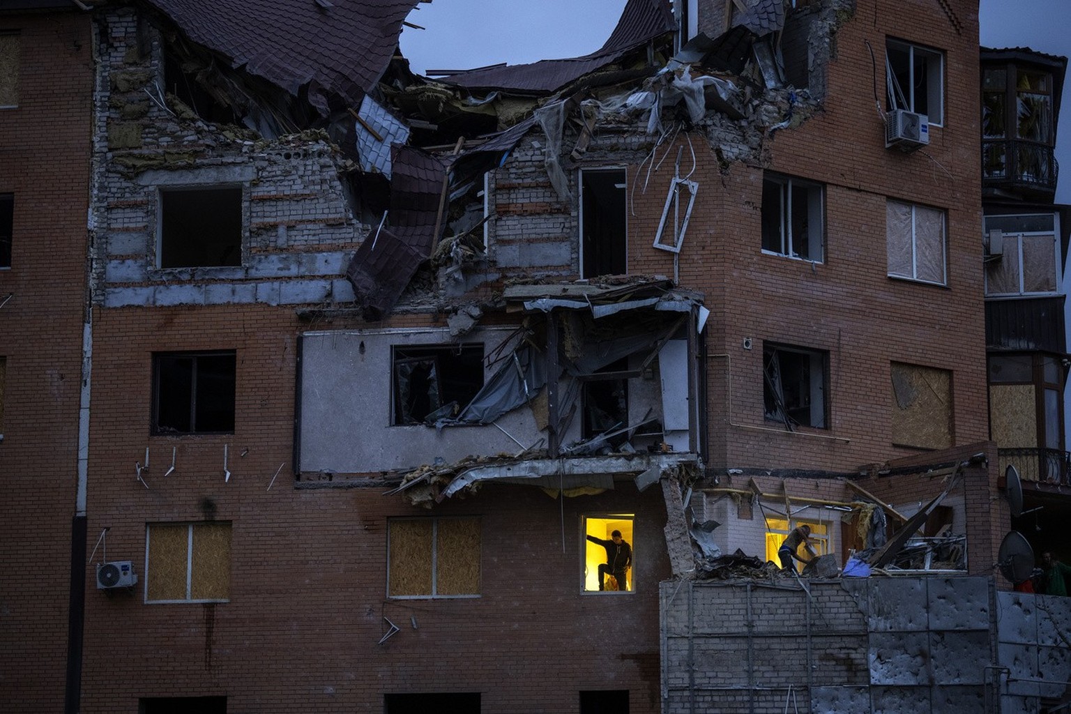 People check the damage to their homes after a Russian missile hit them.  October 23, 2022 in Mykolaiv, Ukraine