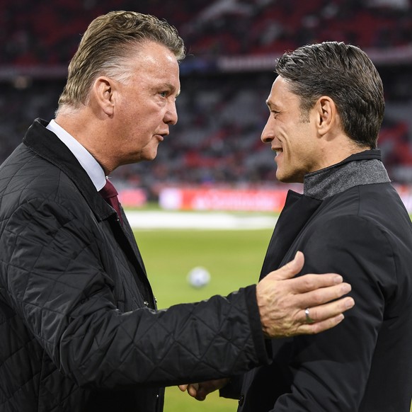 epa07064638 Former head coach of Bayern Munich Louis Van Gaal (L) and head coach Niko Kovac of Bayern Munich (R) ahead of the UEFA Champions League Group E soccer match between Bayern Munich and Ajax  ...