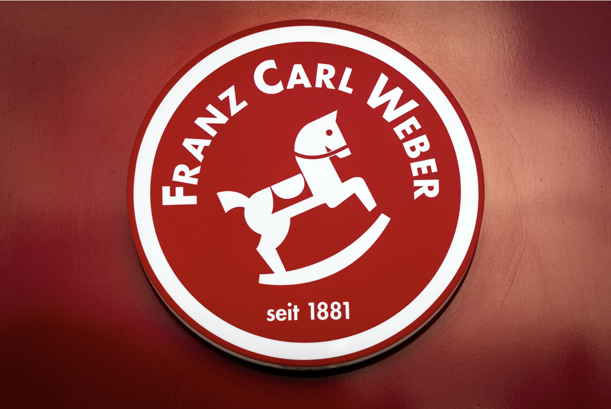 L'Allemand Franz Philipp Karl Friedrich Weber émigra à Zurich et fonda en 1881 un magasin de jouets sous le nom de Franz Carl Weber.