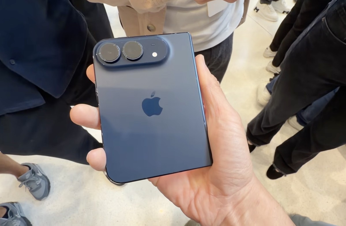 Apple iPhone Duo, präsentiert am 9. September 2026. Screenshot: YouTube