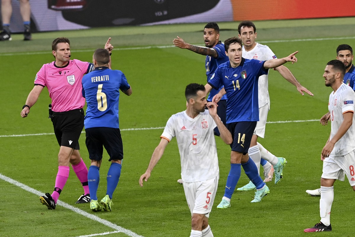 Referee Felix Brych gestures to Italy's Marco Verratti during the Euro 2020 soccer championship semifinal match between Italy and Spain at Wembley stadium in London, Tuesday, July 6, 2021. (Facun ...