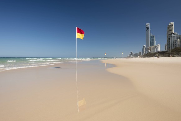 Flag on Surfers Paradise beach Gold Coast Queensland Australia PUBLICATIONxNOTxINxUSA Copyright: xSouthernxStockx 6016-18098918