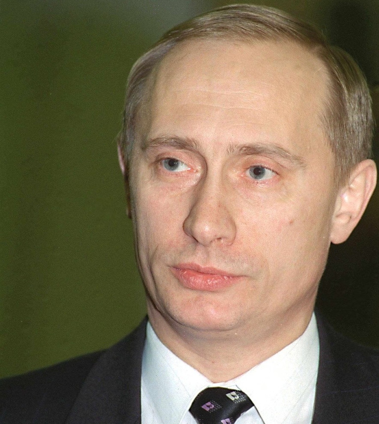 epa07764423 (FILE) - Vladimir Putin, director of Russian Federal Security Service (FSB), Russia&#039;s chief KGB successor, speask to the press in Moscow, Russia, 27 July 1998 (issued 09 August 2019). ...
