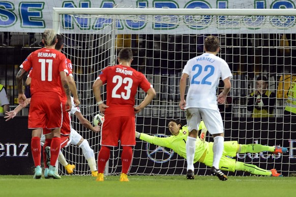 Novakovic versenkt den Penalty gegen Yann Sommer.