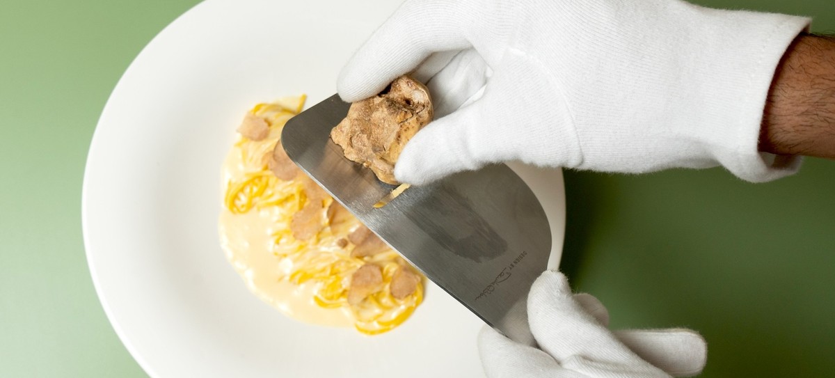 Federico Finessi - Küchenchef bei Il Tartufo Zurich. 
Tagliolini Tartufo 
&amp; Gebratene Jakobsmuscheln mit Milch-Topinamburpüree und Piemonteser Haselnüssen
https://www.iltartufo-zurich.com/