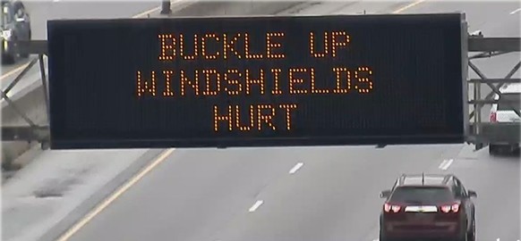 lustige verkehrsschilder autobahn warnschilder Iowa Department of Transportation https://www.businessinsider.com/funny-highway-signs-messages-safety-federal-scrutiny-new-jersey-2023-2?r=US&amp;IR=T#-1 ...