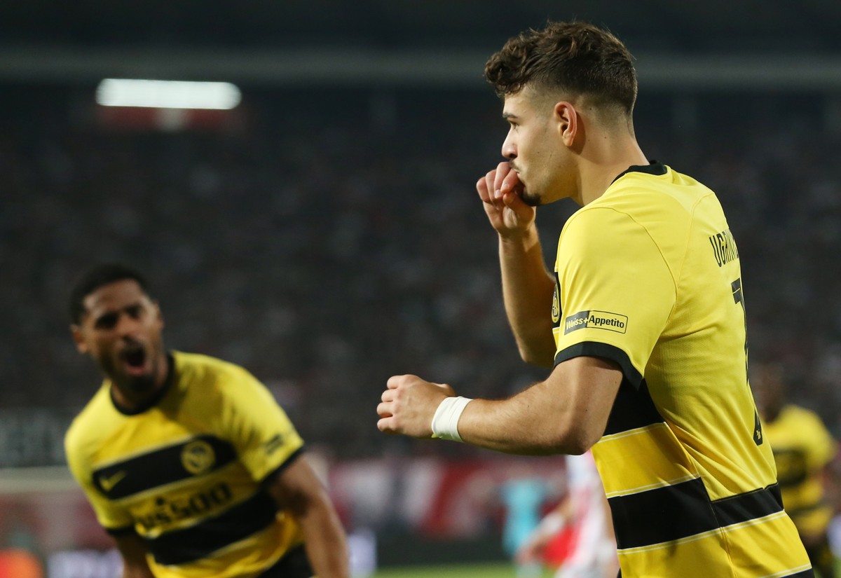 epa10900482 Young Boys' Filip Ugrinic celebrates after scoring the 1-1 equalizer goal during the UEFA Champions league group G soccer match between Red Star and Young Boys in Belgrade, Serbia, 04 ...