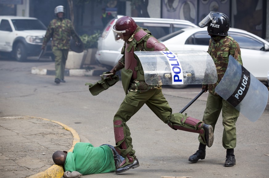 Knüppel, Tritte, Schüsse: Mindestens zwei Protestler starben in Kenias Hauptstadt.