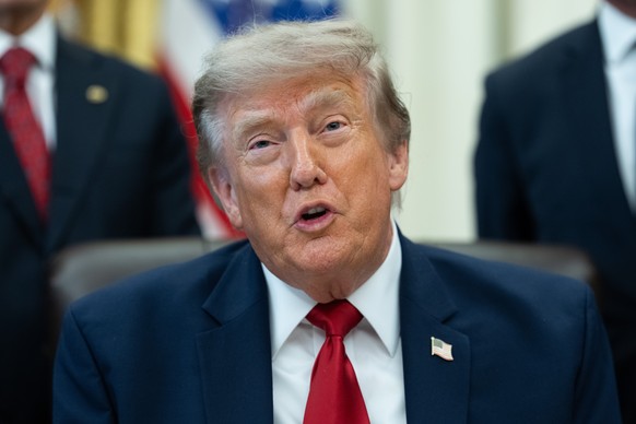 epa13109440 United States President Donald J Trump gives remarks to the press during an executive order signing ceremony for an order that will modify two Utah monuments in the Oval Office of the Whit ...
