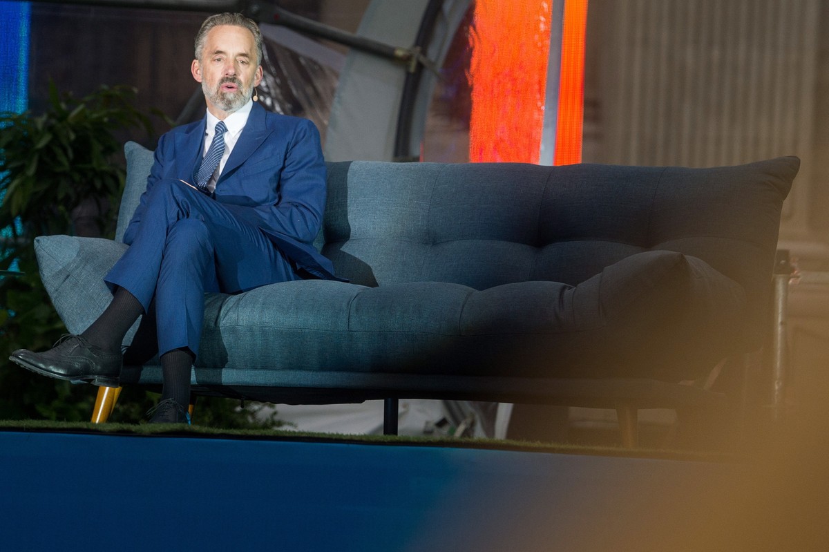 epa07613517 Canadian psychologist Jordan Peterson (R) speaks on a stage in front of St. Stephen Basilica during Brain Bar Future Festival in Budapest, Hungary, 30 May 2019. EPA/Zoltan Balogh HUNGARY O ...