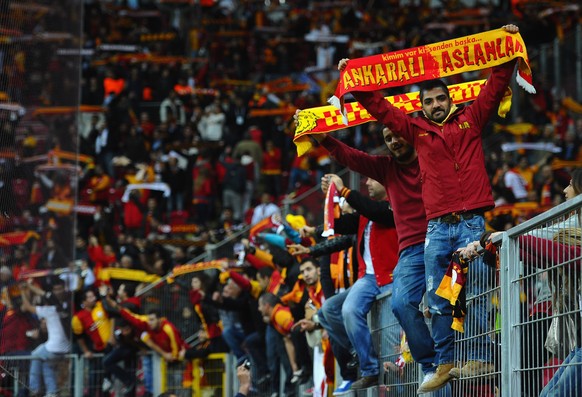 Wie in Neapel wird Dzemaili auch in Istanbul auf heissblütige Fans treffen.