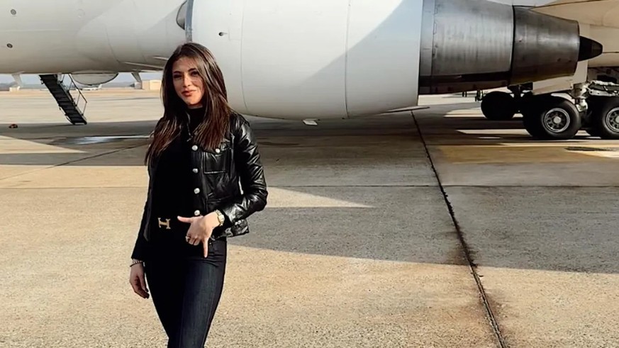 Beni Rae Harmony, neue Vize-Sprecherin von Trump, auf einer Rückreise von Irland.