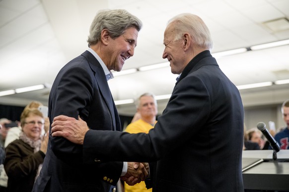 John Kerry (l.) wurde von seinem alten Freund Joe Biden zum obersten Klimaschützer der USA ernannt.