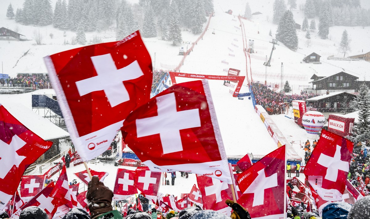 Spectators celebrate in the finish area during the first run of the men's Slalom race at the Alpine Skiing FIS Ski World Cup, in Adelboden, Switzerland, Saturday, January 11, 2025. (KEYSTONE/Jean ...