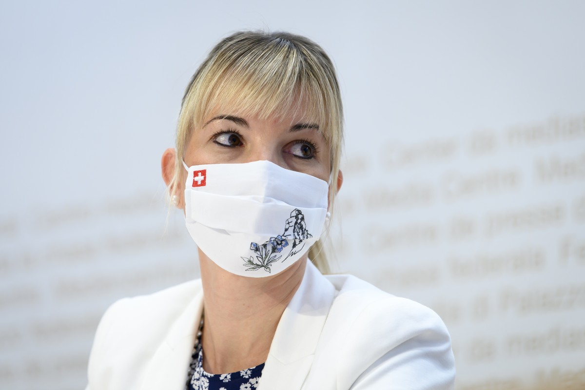 Nationalraetin Diana Gutjahr, SVP-TG, spricht waehrend einer Medienkonferenz des Wirtschaftskomitees 'Nein zum CO2-Gesetz', am Dienstag, 20. April 2021 in Bern. (KEYSTONE/Anthony Anex)