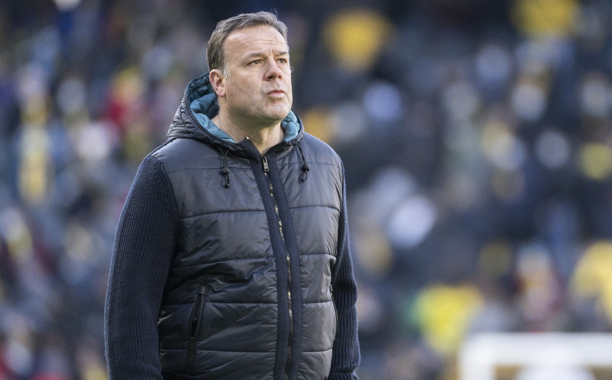 Basels Cheftrainer Patrick Rahmen verlaesst den Rasen zur Pause, im Fussball Meisterschaftsspiel der Super League zwischen den Berner Young Boys und dem FC Basel, am Sonntag, 13. Februar 2022, im Stad ...