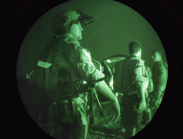 US Navy Seals auf einer Nachtmission im Irak: Die Elitesoldaten der US-Armee kommen in immer mehr Ländern zum Einsatz. Das Team 6 trägt laut der New York Times mittlerweile Züge einer Menschenjagd-Maschine (Archivbild).