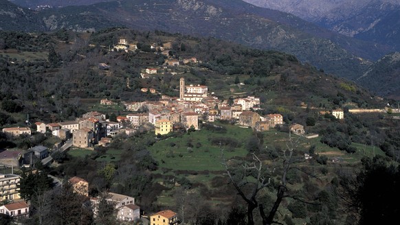 Vico village and surrounding mountains.  Corsica.  PUBLICATIONxINxGERxSUIxAUTxONLY Copyright: PascalxGoetgheluck 10879366
