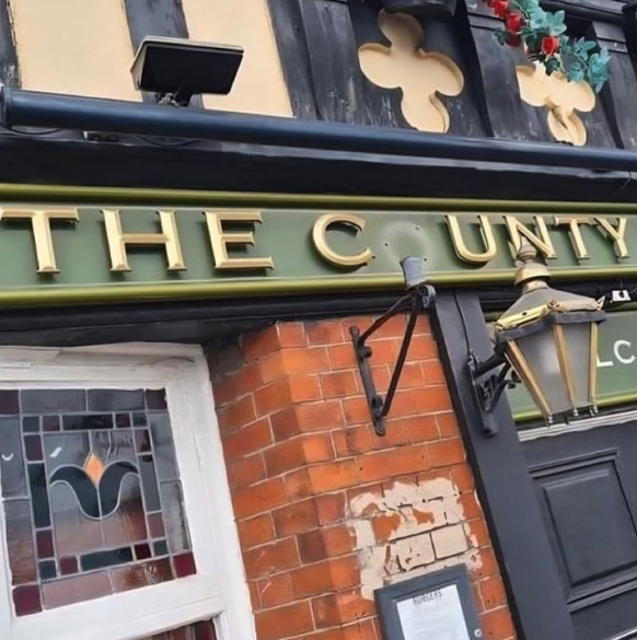 The perfect pub doesn't exi... 
The Great British Meme - funny because true.
https://www.instagram.com/no.context.brits/?hl=en