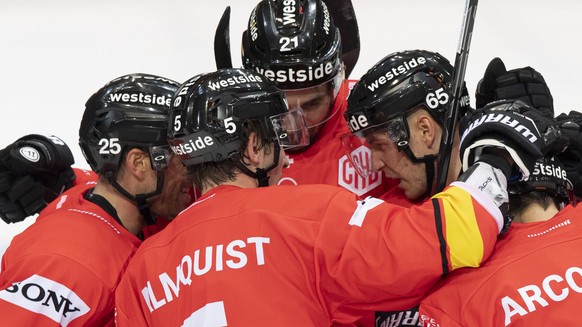 Berns Ramon Untersander, second-right, celebrates his goal with teammates Berns Andrew Ebbett, Berns Adam Almquist, Berns Simon Moser, and Berns Mark Arcobello during the Champions Hockey League group ...