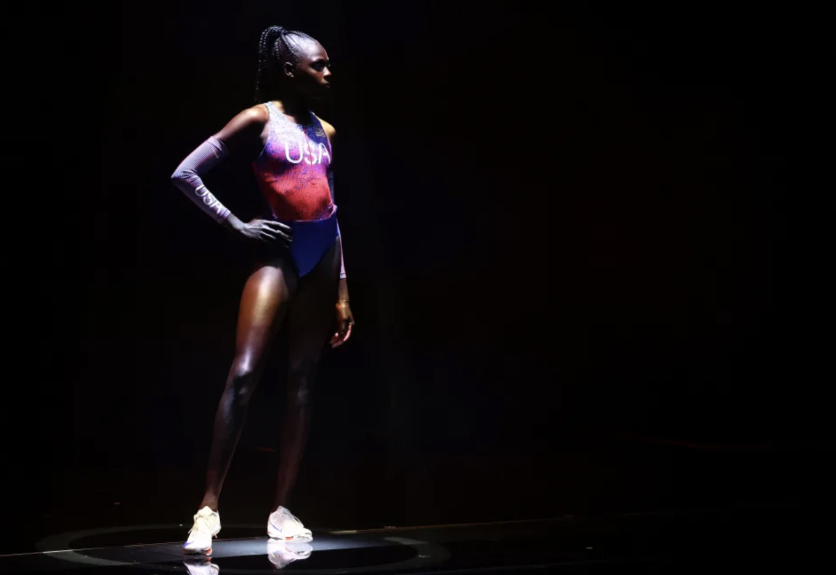 Cette tenue pour les JO 2024 de Paris, présentée par Nike, est critiquée par certaines athlètes féminines.
